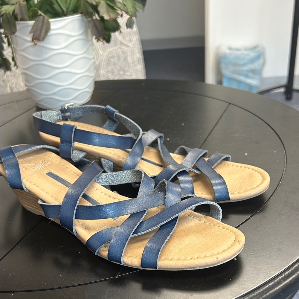 🌺3/$10🌺 new directions Navy Strappy Slingback Sandals 7.5